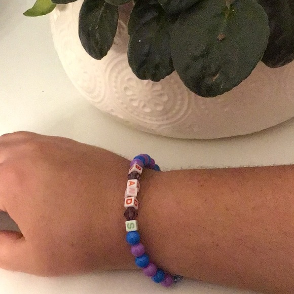 New Handmade blue and purple plastic stretchy string bracelet - Picture 2 of 3